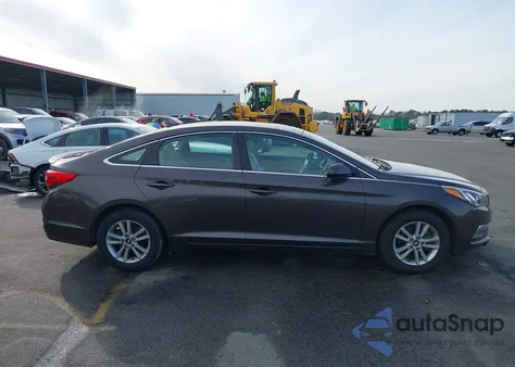 2015 Hyundai Sonata Se z USA, uszkodzony, nr VIN 5NPE24AF1FH221676